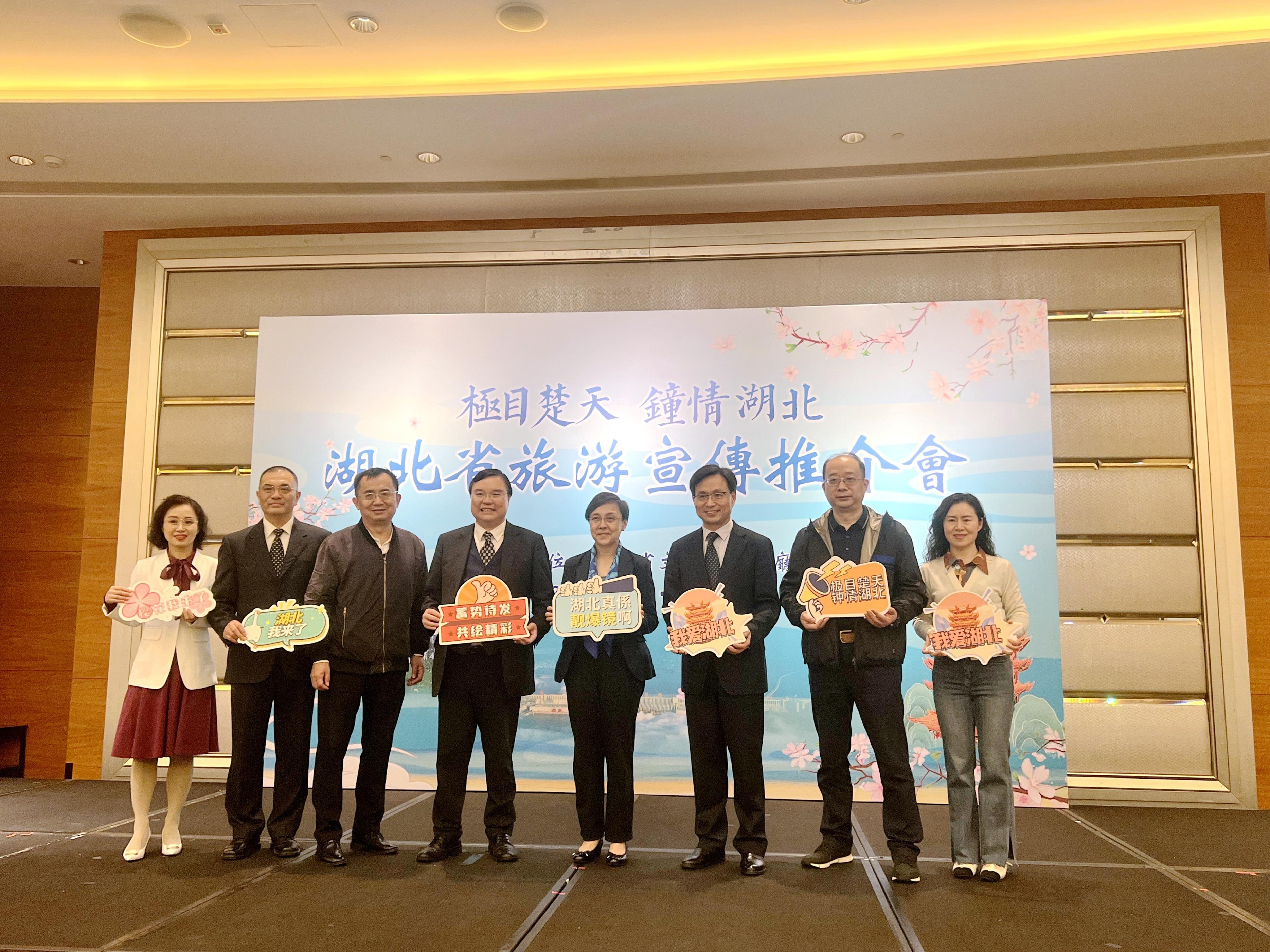 2025新澳门六开彩今晚资料,探索未来，2025新澳门六开彩今晚资料解析