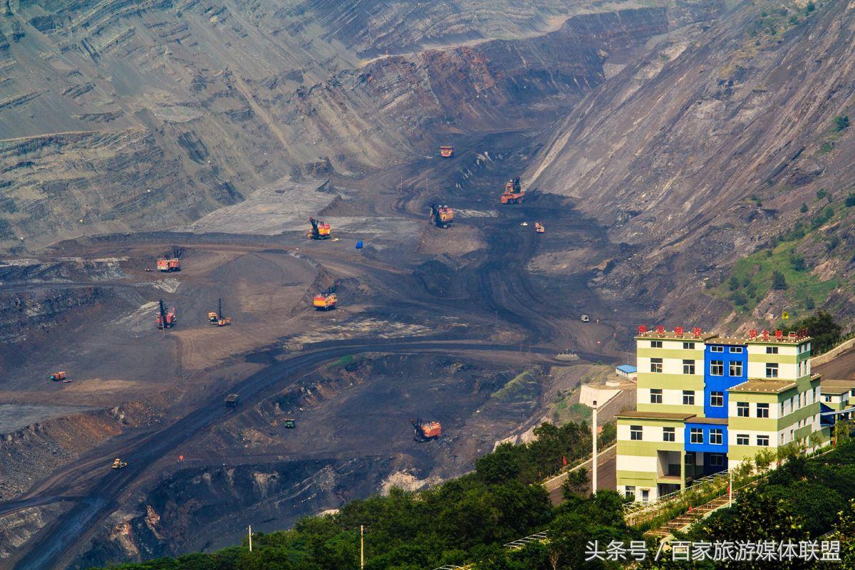 2025年新澳门开采结果,澳门作为中国的特别行政区，拥有丰富的历史文化和自然资源。近年来，随着科技的不断进步和发展，人们对于自然资源的开采与利用也愈加重视。本文将围绕澳门和开采结果这两个关键词展开，探讨澳门未来的开采前景和发展趋势。