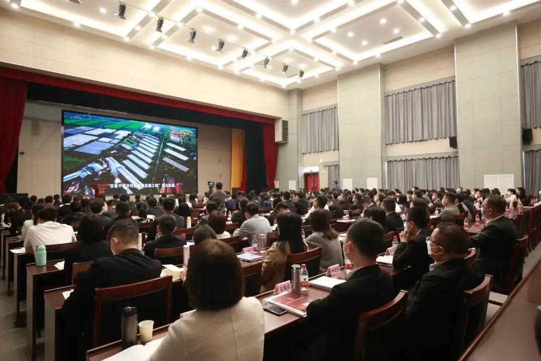 2025新澳门天天六开彩,探索未来的澳门天天六开彩，走向2025的机遇与挑战