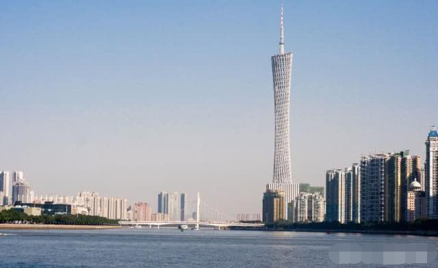 2025澳门管家婆一肖,澳门是中国历史悠久的城市之一，以其独特的文化、繁荣的经济和美丽的风景吸引着世界各地的目光。在这座充满魅力的城市里，有一个特殊的群体备受关注，那就是所谓的管家婆。而在2025年的澳门，随着科技的进步和社会的发展，管家婆的形象也在不断地演变和升级。本文将围绕澳门管家婆一肖这一主题展开，探讨这一角色的变迁及其在澳门社会中的重要地位。