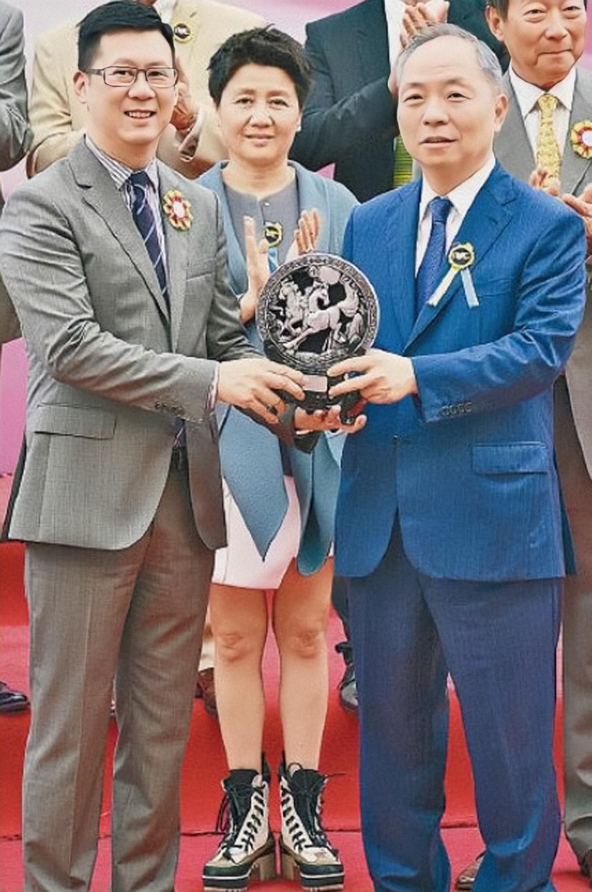 2025年新澳门马会传真资料全库,探索澳门马会传真资料全库，未来的视角（2025年展望）