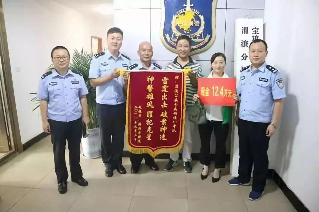 澳门六开彩打开天天彩,澳门六开彩打开天天彩，探索彩票文化背后的魅力与机遇